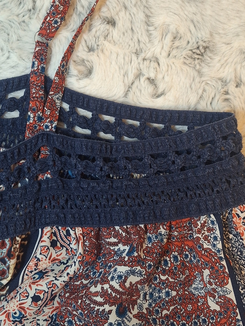 IZ Byer Crochet Trim Cold Shoulder Paisley Top Large - Picture 7 of 9